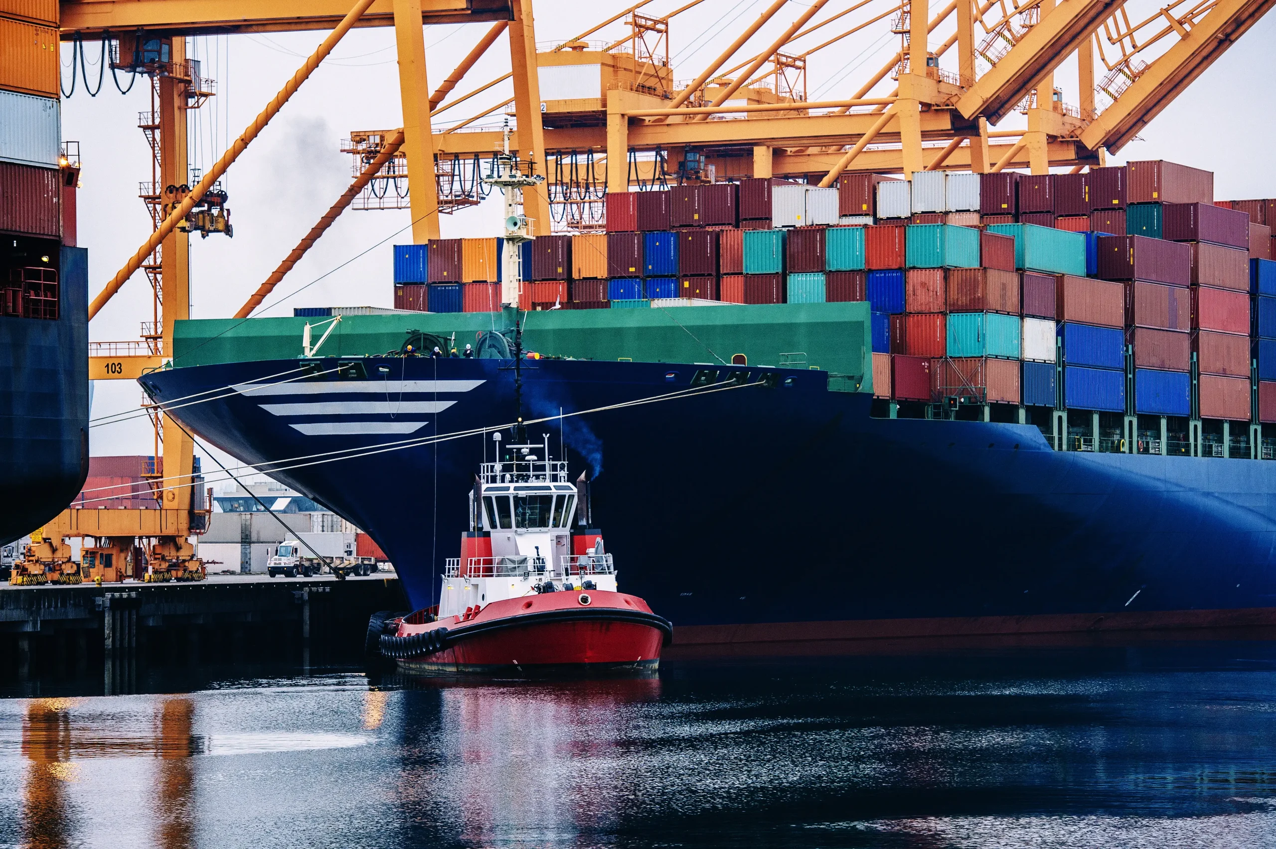Offshore logistics harbour